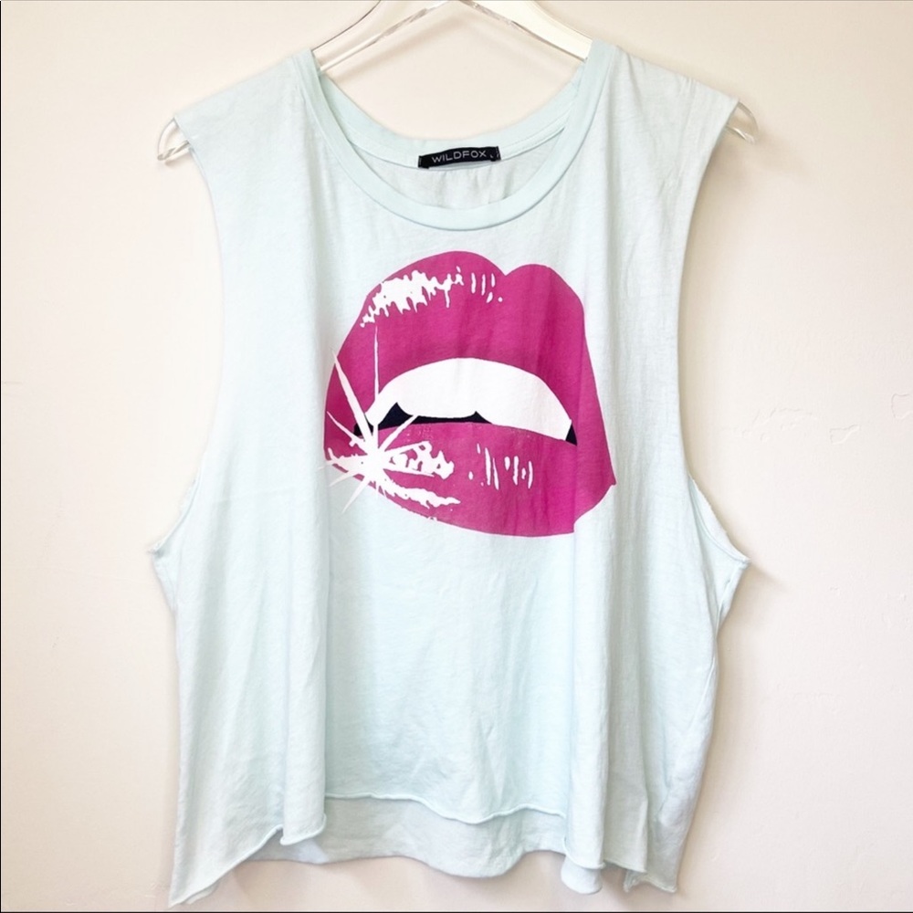 WILDFOX muscle tee, juicy lips, like new, size Large